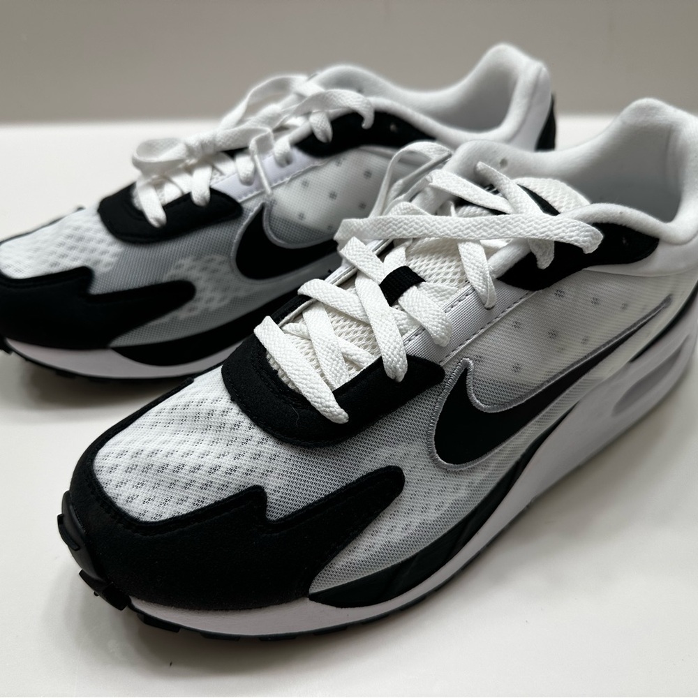 NIKE Air Max Solo